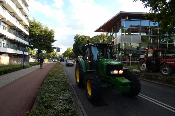 Tientallen boeren doen aangifte bij politiebureau