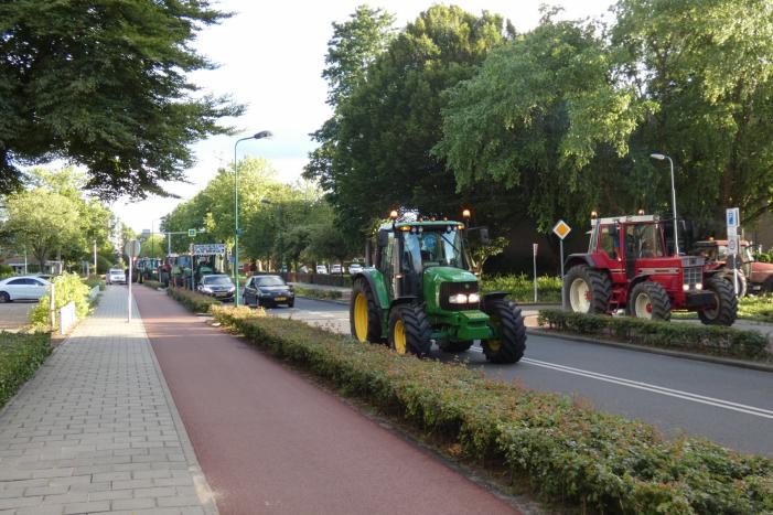 Tientallen boeren doen aangifte bij politiebureau