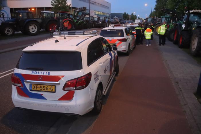 Boeren blokkeren doorgang naar groot distributiecentrum