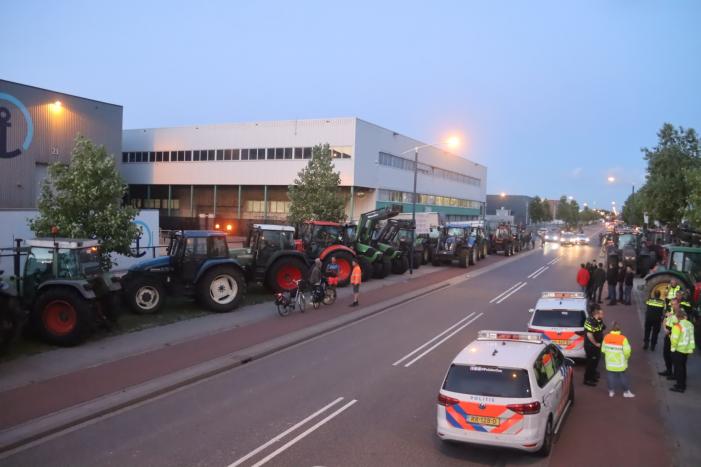 Boeren blokkeren doorgang naar groot distributiecentrum