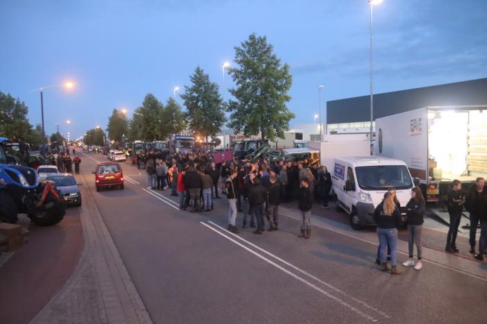 Boeren blokkeren doorgang naar groot distributiecentrum