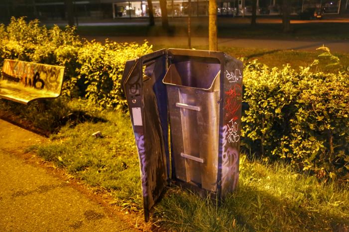 Prullenbak op skatebaan in brand gevlogen