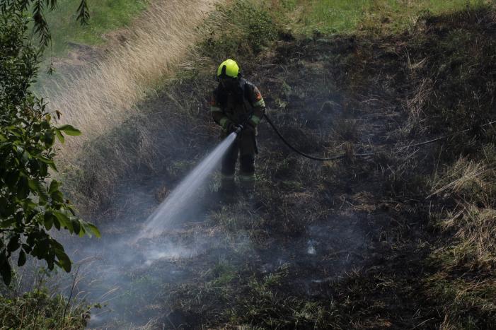 Flink stuk berm in brand