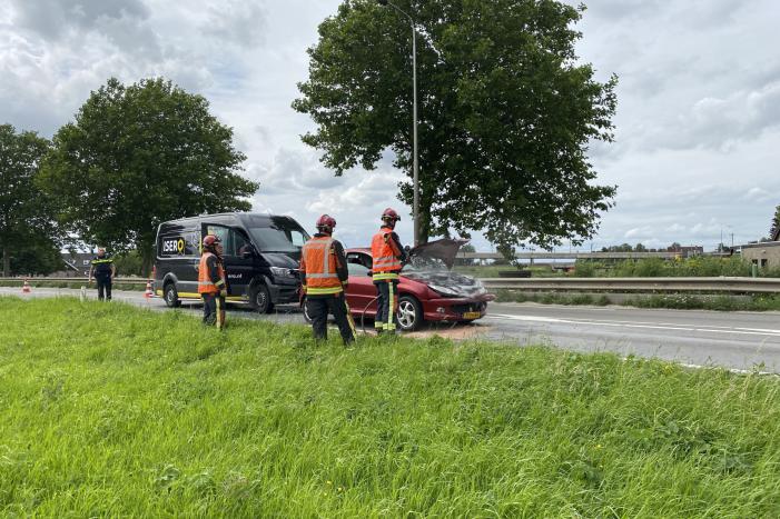 Brand in auto na aanrijding