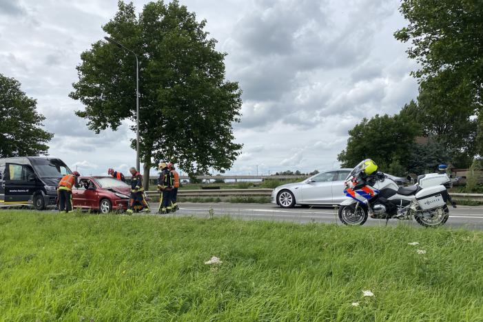 Brand in auto na aanrijding