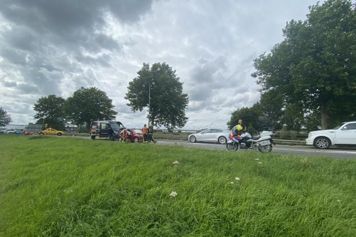 Brand in auto na aanrijding