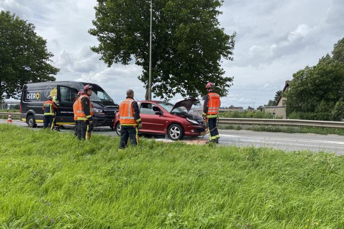 Brand in auto na aanrijding
