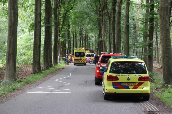 Zwaargewonde na aanrijding met boom