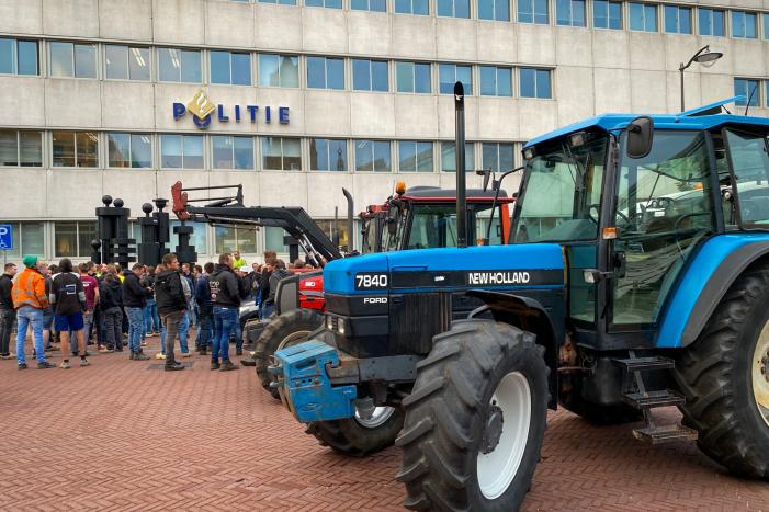 Heel veel boeren onderweg om aangifte te doen tegen Carola Schouten