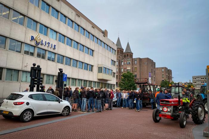 Heel veel boeren onderweg om aangifte te doen tegen Carola Schouten
