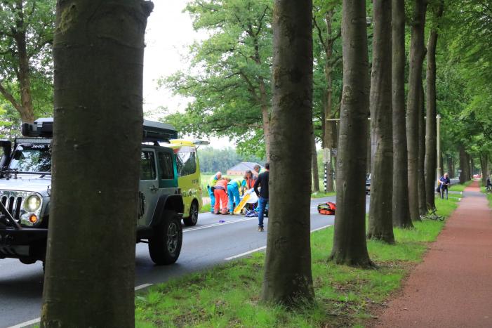 Wielrenner zwaargewond na aanrijding