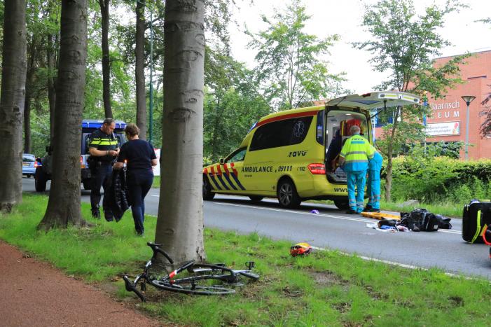 Wielrenner zwaargewond na aanrijding