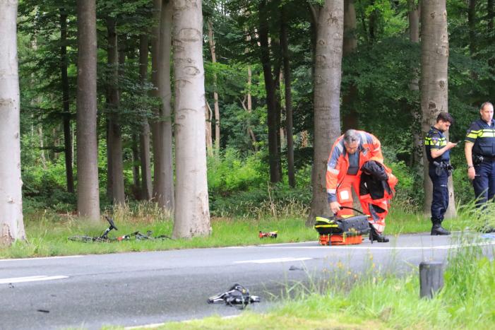 Wielrenner zwaargewond na aanrijding