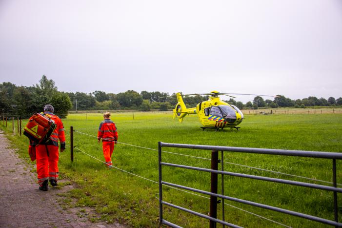 Wielrenner zwaargewond na aanrijding