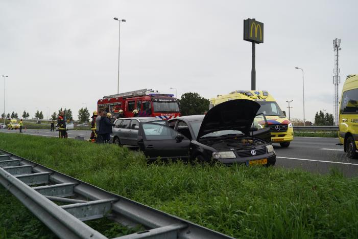 Foto-update: #Moordrecht Snelweg afgesloten na ongeval Rijksweg A20 Moordrecht.