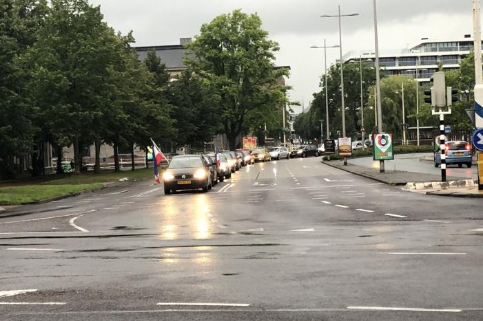 Demonstranten trekken door de stad