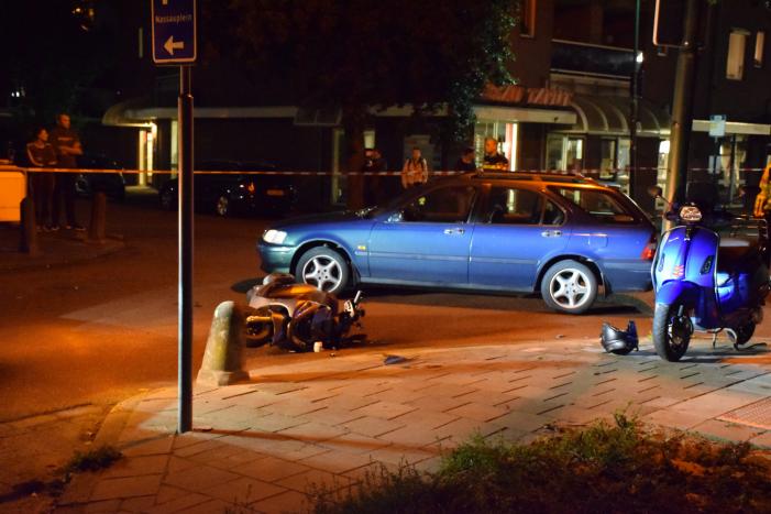 Scooterrijdster gewond na aanrijding met auto