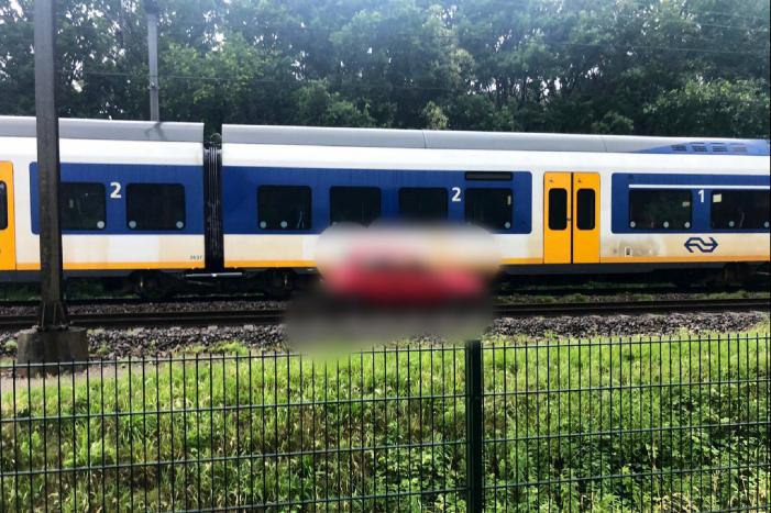 Foto-update: #Heiloo Geen treinverkeer na ongeval op spoor Kerkelaan Heiloo.