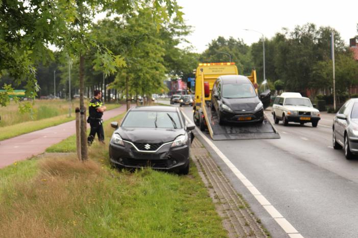 Twee auto's en bestelbus betrokken bij verkeersongeval