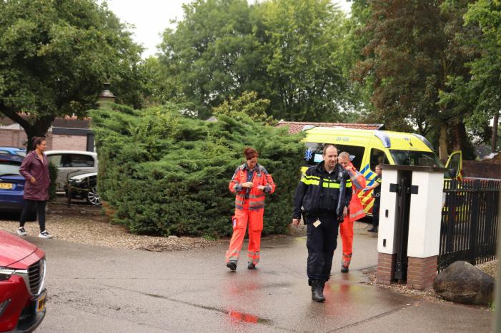 #Veenendaal Traumahelikopter landt voor gewonde bij sauna Dijkstraat-West Veenendaal.