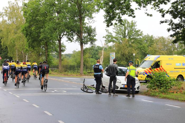 Verkeersongeval tussen auto en mountainbiker