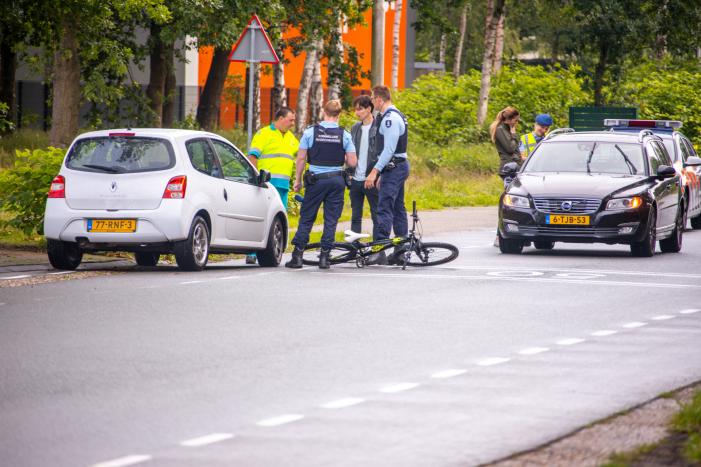 Verkeersongeval tussen auto en mountainbiker