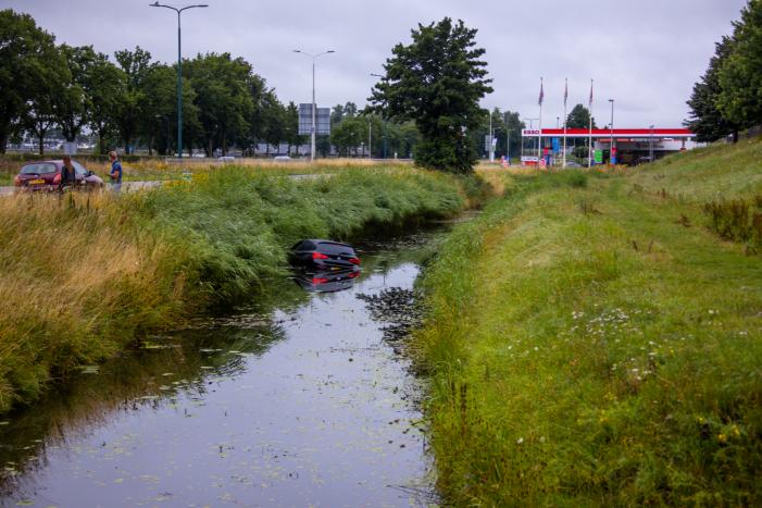 Auto te water geraakt