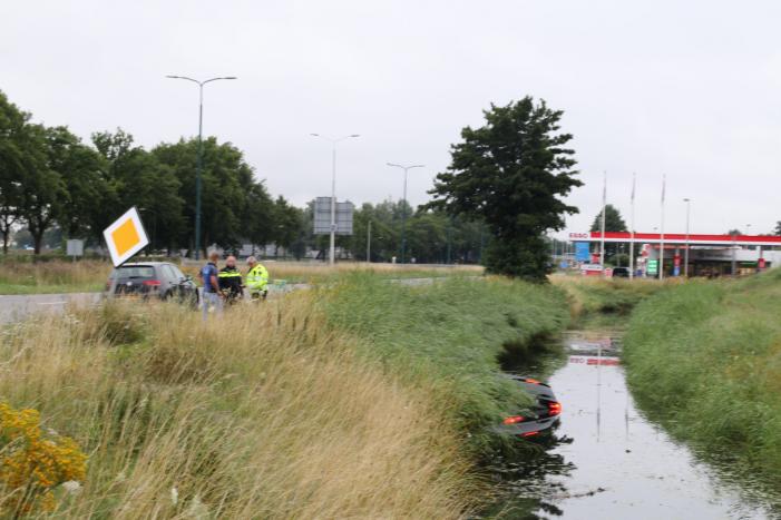 Auto te water geraakt