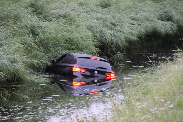 Auto te water geraakt