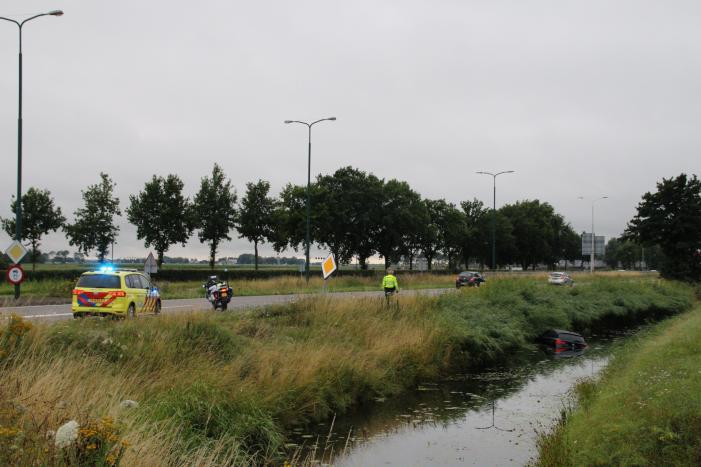 Auto te water geraakt