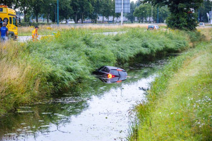 Auto te water geraakt