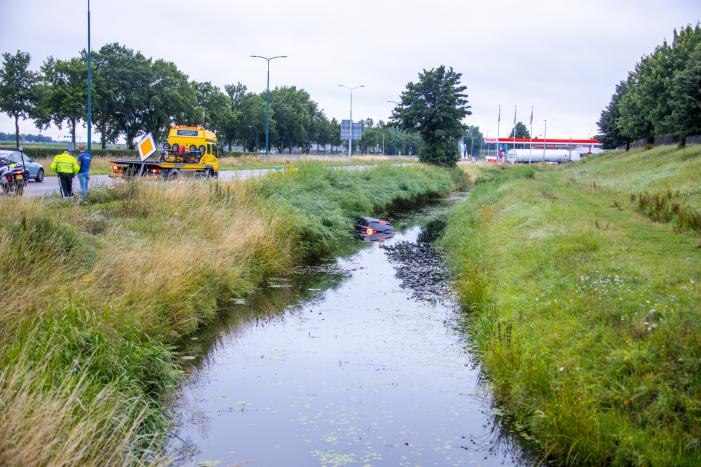 Auto te water geraakt