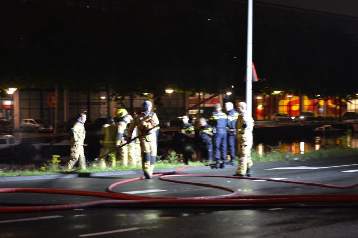 Brand aan boord van boot aan de Neherkade