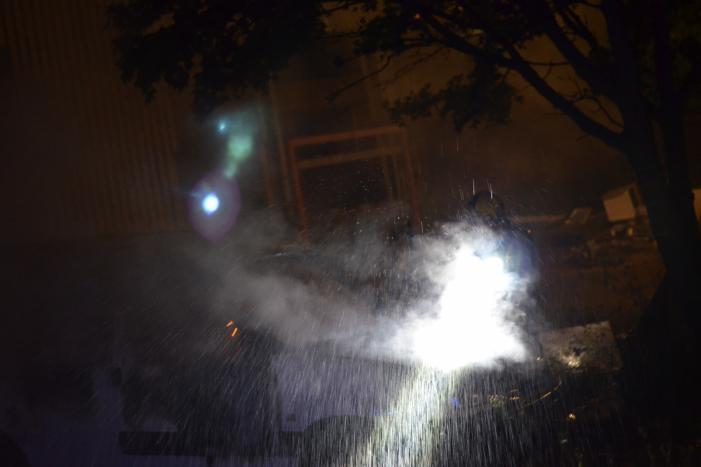 Bestelbus gaat in vlammen op