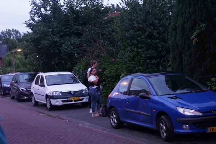 Politie valt woning binnen