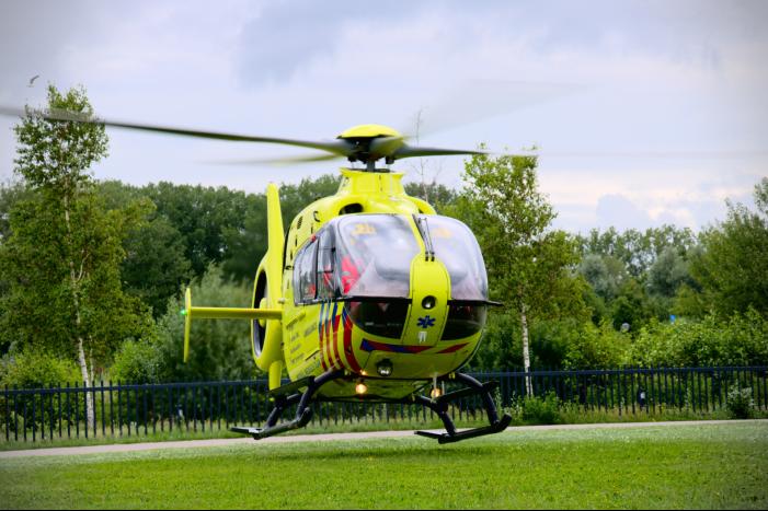 Traumahelikopter landt in Burgemeester Reinaldpark