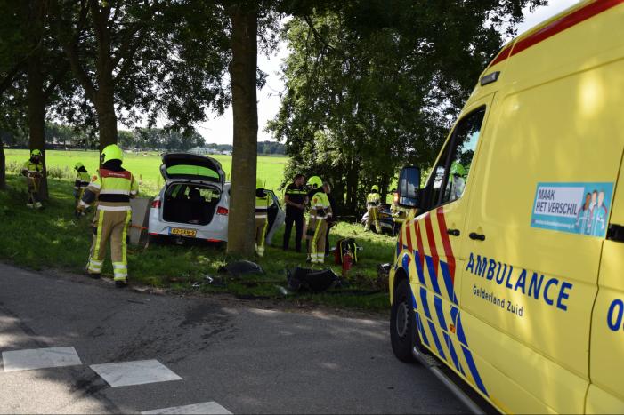 Auto belandt in sloot na ongeval