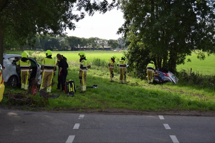 Auto belandt in sloot na ongeval