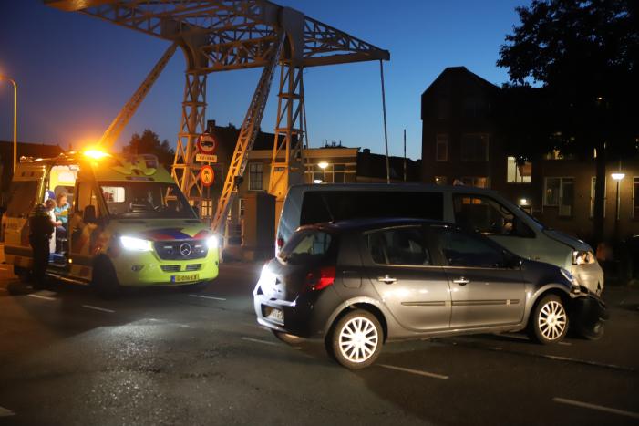 Gewonde na aanrijding met taxibus