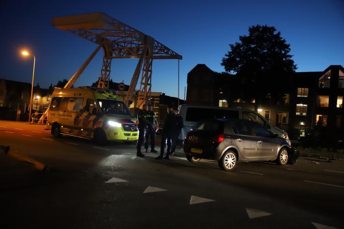 Gewonde na aanrijding met taxibus