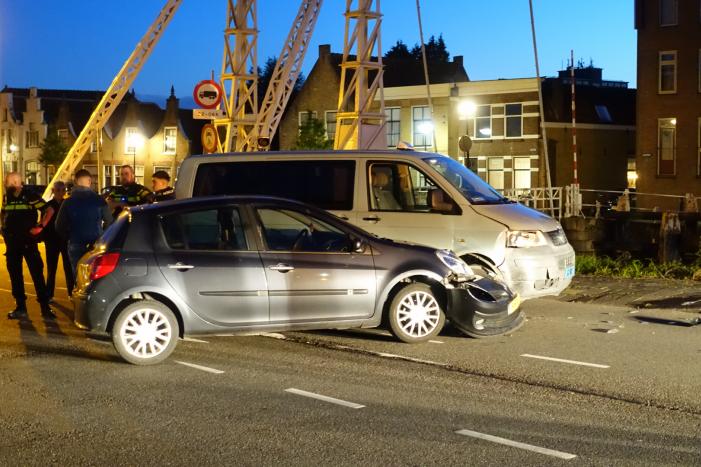 Gewonde na aanrijding met taxibus