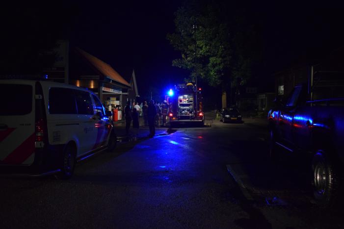 Jeep vliegt in brand tijdens tanken