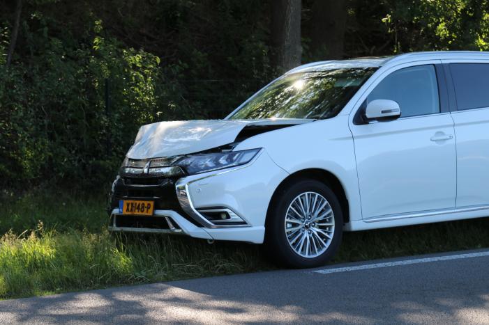 Gewonde en flinke schade bij kop-staartaanrijding