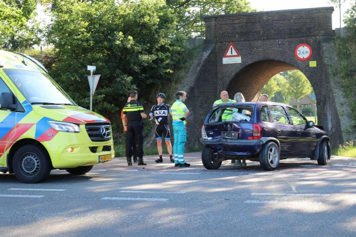 Gewonde en flinke schade bij kop-staartaanrijding
