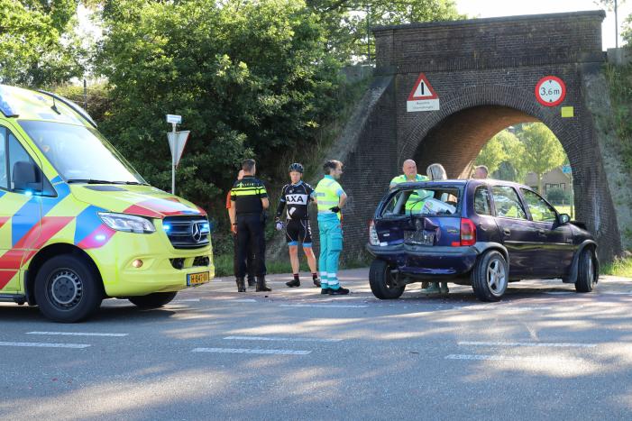 Gewonde en flinke schade bij kop-staartaanrijding