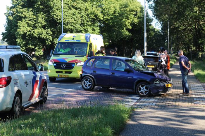 Gewonde en flinke schade bij kop-staartaanrijding