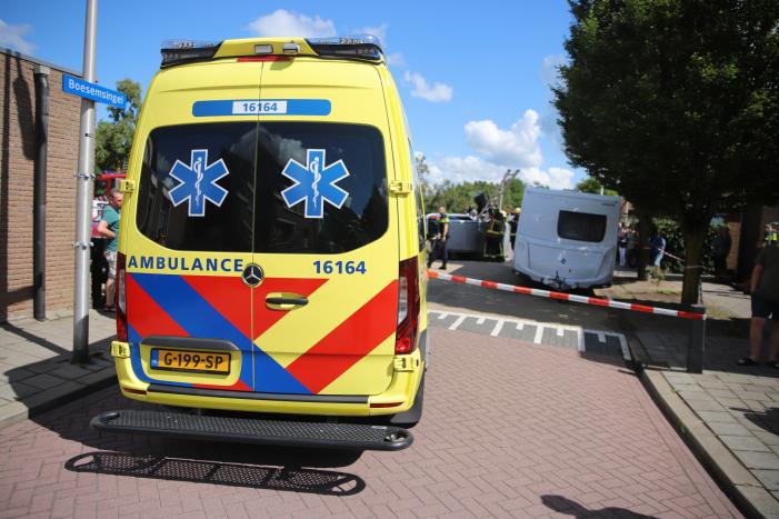 Gewonde nadat auto op de kant beland