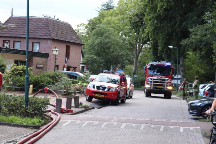 Straat afgezet na brand in woning