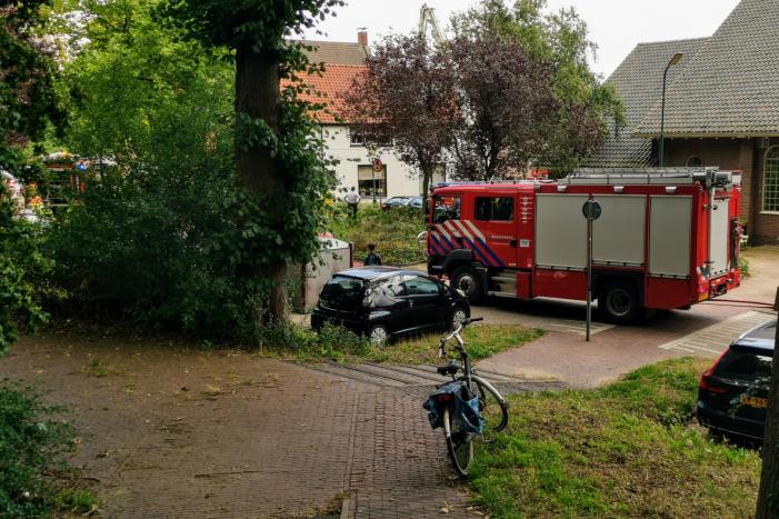 Straat afgezet na brand in woning