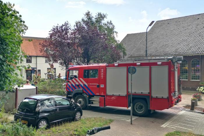 Straat afgezet na brand in woning
